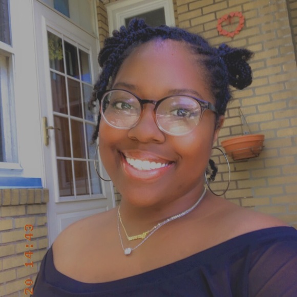 Meet your Posher, Yarona - Picture 1 of 1